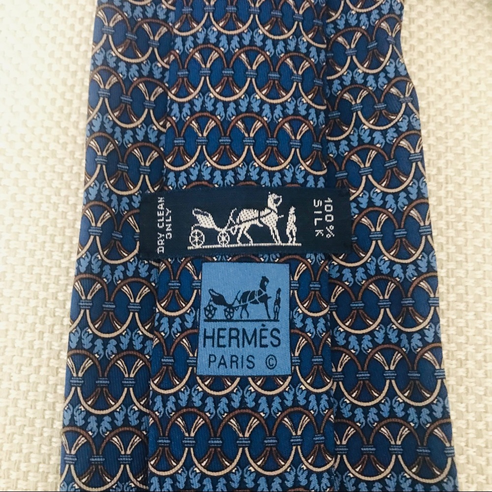 Hermès Silk Tie: Intertwined Lasso Rope Print